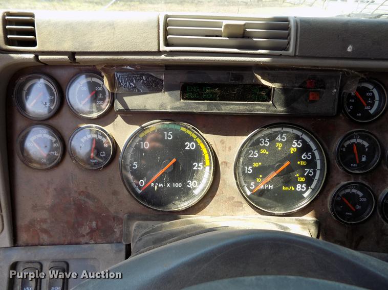 image for item DE1137 1998 Freightliner Century Class semi truck