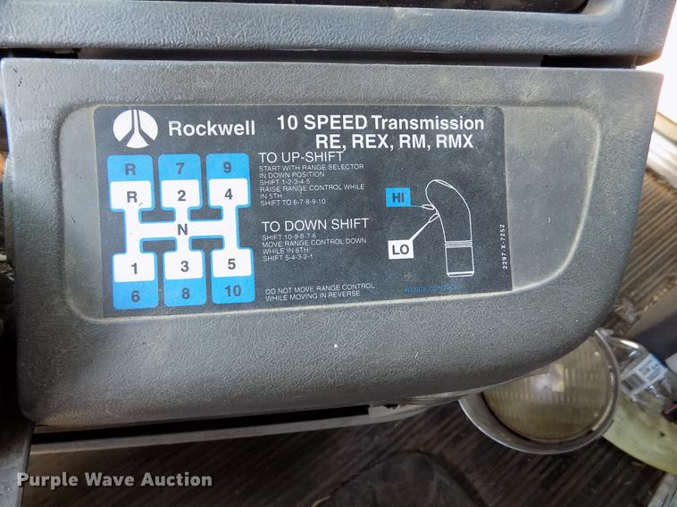 image for item DE1137 1998 Freightliner Century Class semi truck