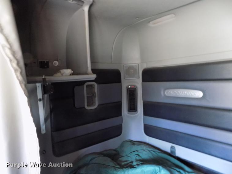 image for item DE1137 1998 Freightliner Century Class semi truck