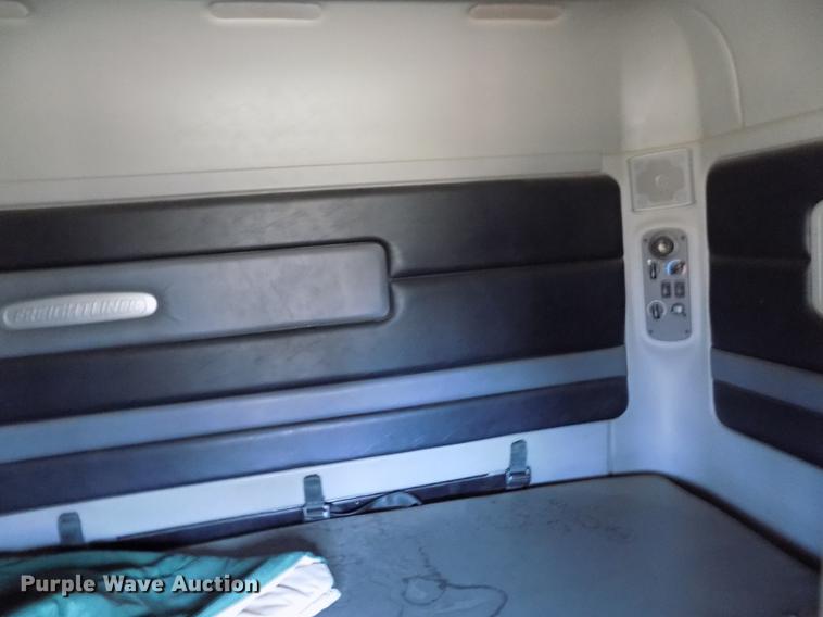 image for item DE1137 1998 Freightliner Century Class semi truck