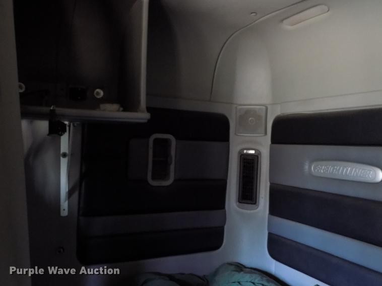 image for item DE1137 1998 Freightliner Century Class semi truck