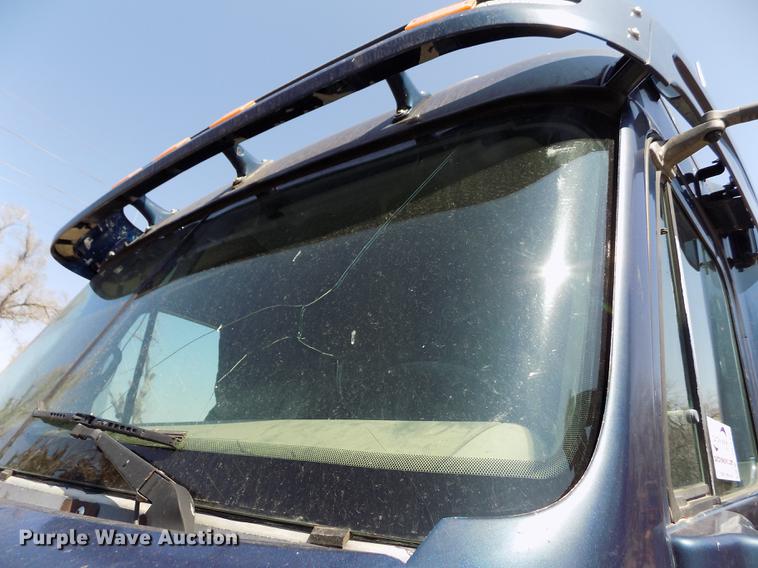 image for item DE1137 1998 Freightliner Century Class semi truck