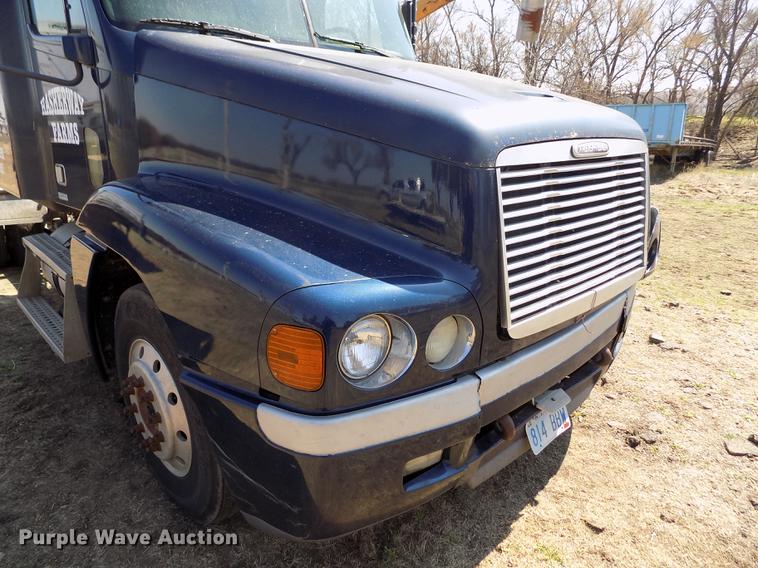 image for item DE1137 1998 Freightliner Century Class semi truck