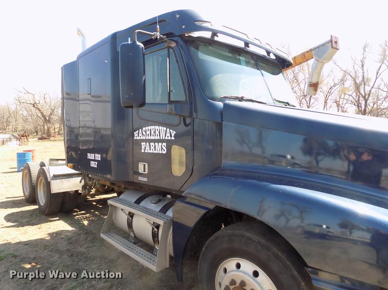 image for item DE1137 1998 Freightliner Century Class semi truck