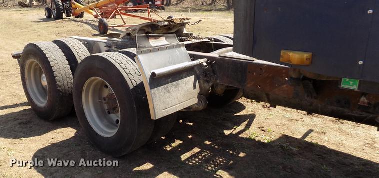 image for item DE1137 1998 Freightliner Century Class semi truck