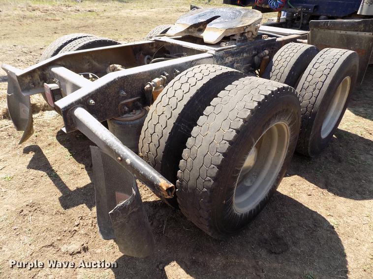 image for item DE1137 1998 Freightliner Century Class semi truck