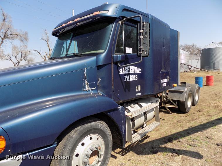 image for item DE1137 1998 Freightliner Century Class semi truck