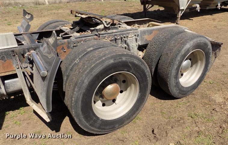 image for item DE1137 1998 Freightliner Century Class semi truck