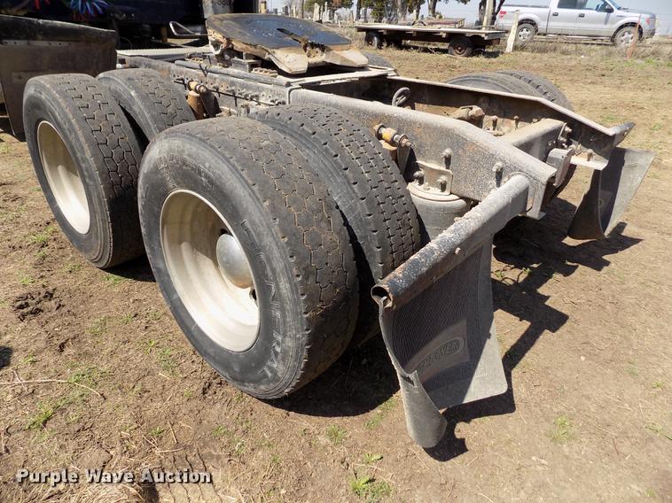 image for item DE1137 1998 Freightliner Century Class semi truck