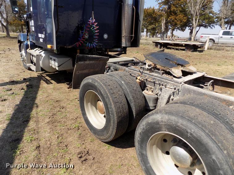 image for item DE1137 1998 Freightliner Century Class semi truck