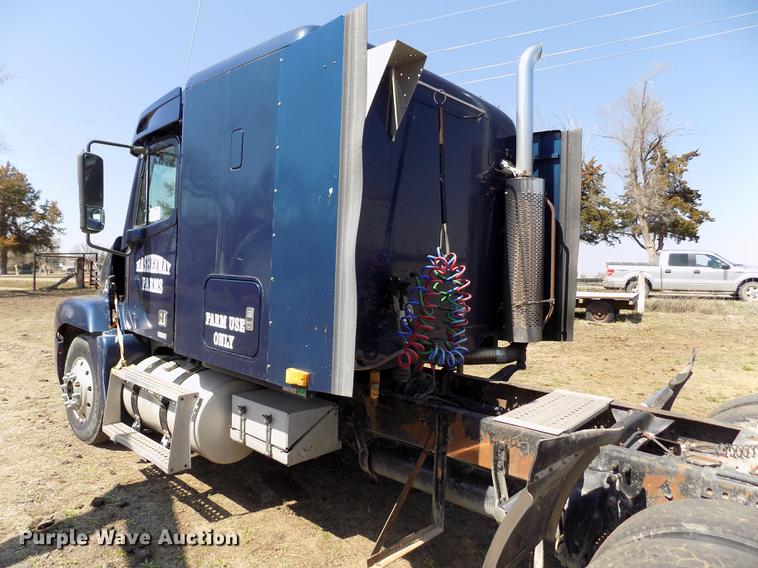 image for item DE1137 1998 Freightliner Century Class semi truck