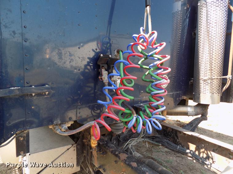 image for item DE1137 1998 Freightliner Century Class semi truck