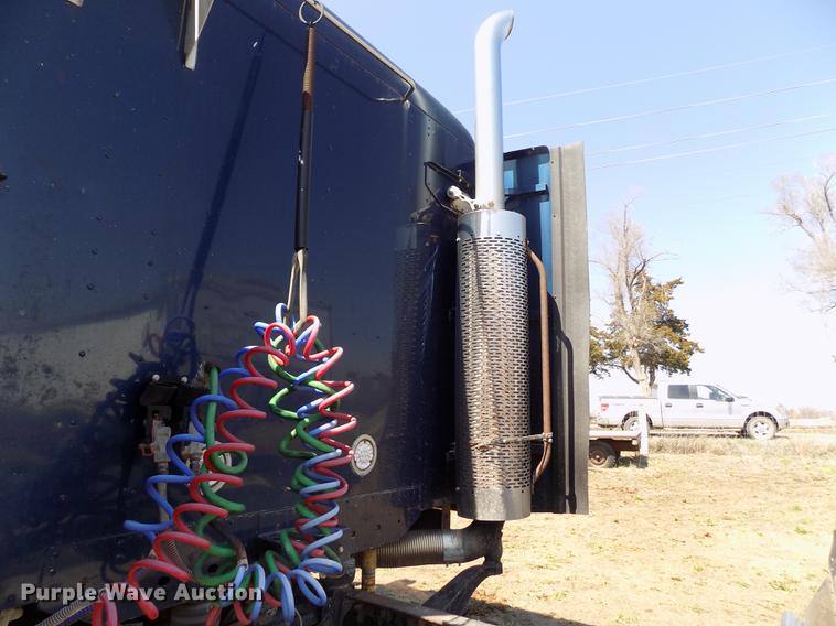 image for item DE1137 1998 Freightliner Century Class semi truck