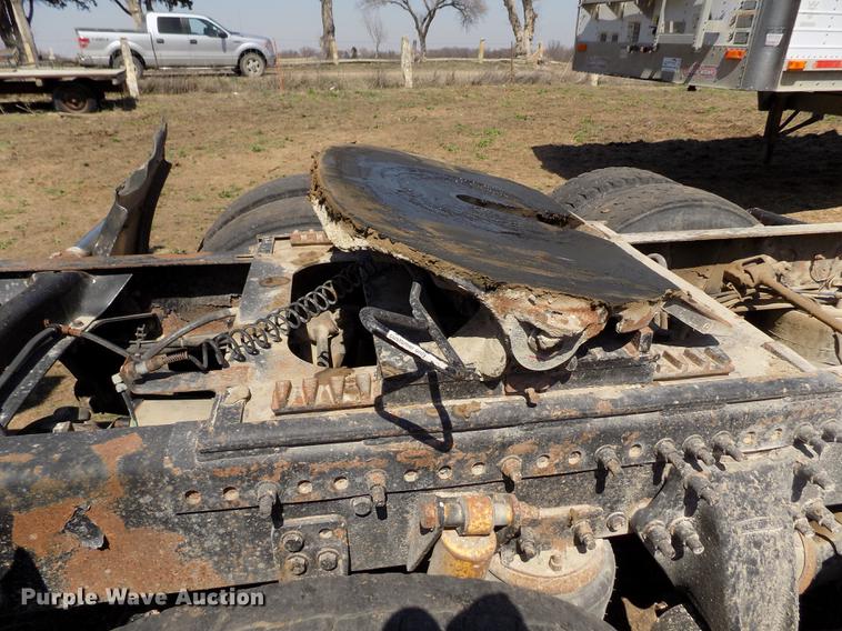 image for item DE1137 1998 Freightliner Century Class semi truck