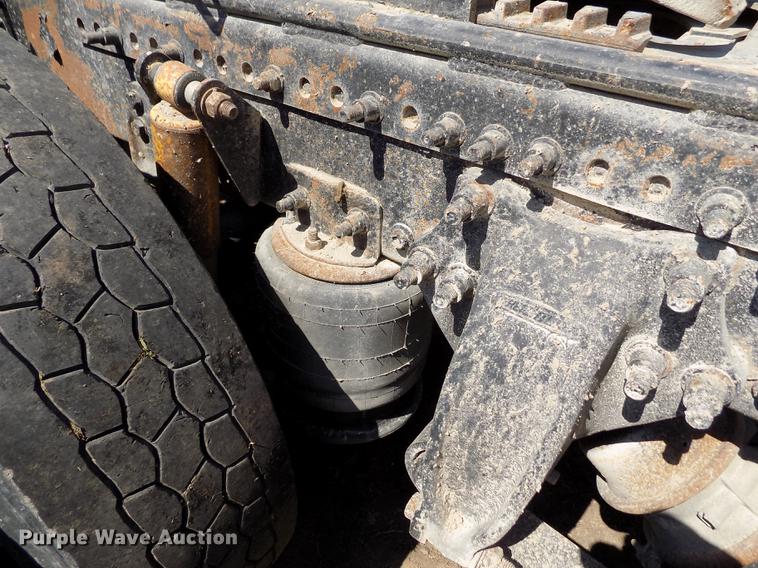 image for item DE1137 1998 Freightliner Century Class semi truck