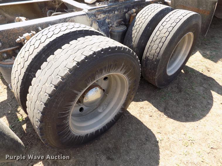 image for item DE1137 1998 Freightliner Century Class semi truck