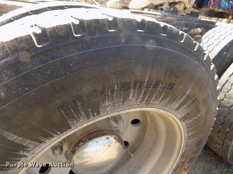 image for item DE1137 1998 Freightliner Century Class semi truck