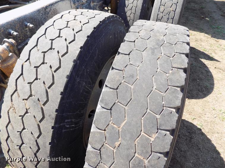 image for item DE1137 1998 Freightliner Century Class semi truck