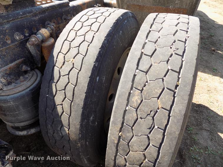 image for item DE1137 1998 Freightliner Century Class semi truck