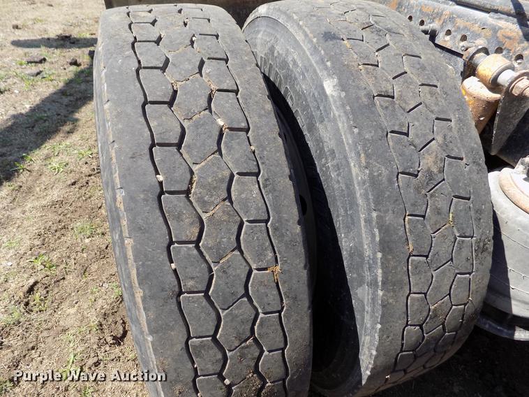 image for item DE1137 1998 Freightliner Century Class semi truck