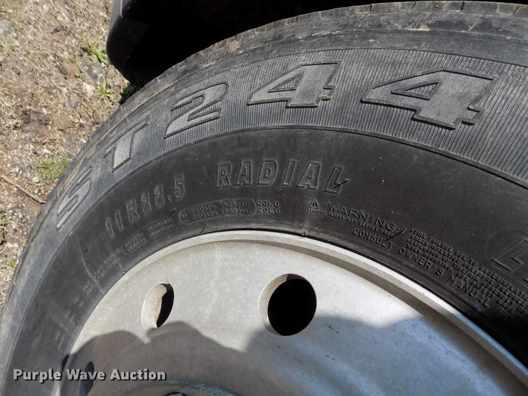 image for item DE1137 1998 Freightliner Century Class semi truck