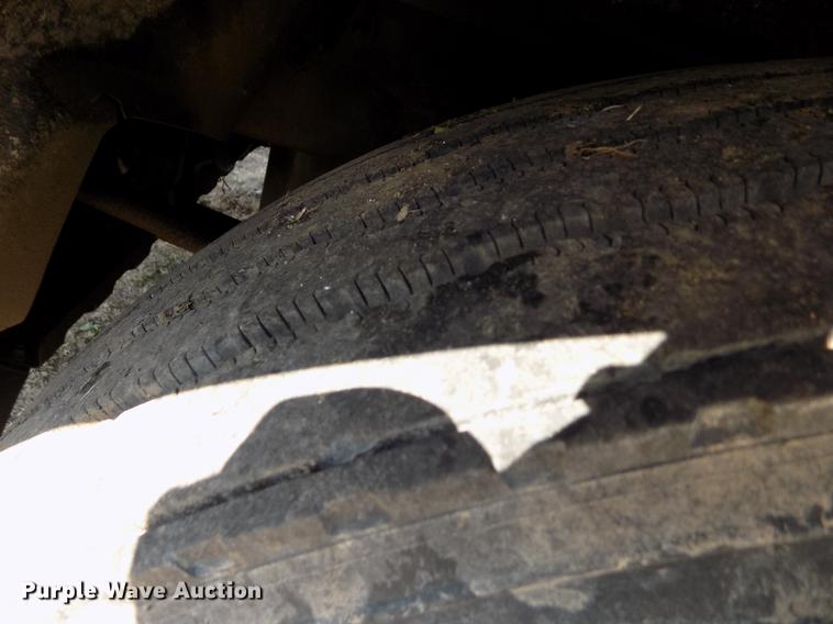 image for item DE1137 1998 Freightliner Century Class semi truck