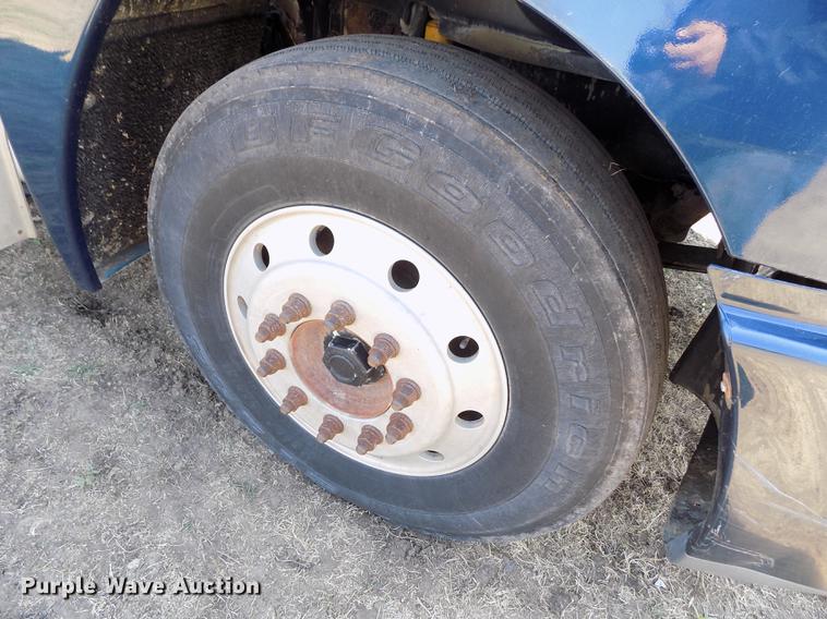 image for item DE1137 1998 Freightliner Century Class semi truck