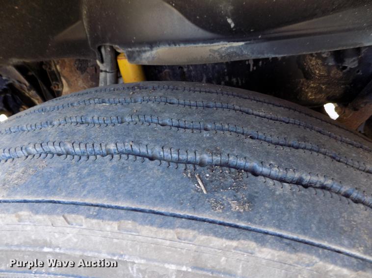 image for item DE1137 1998 Freightliner Century Class semi truck