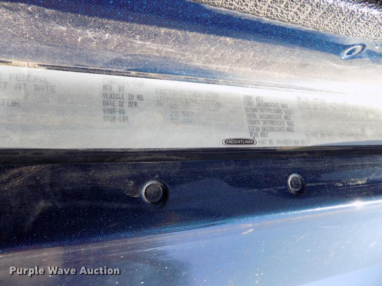 image for item DE1137 1998 Freightliner Century Class semi truck