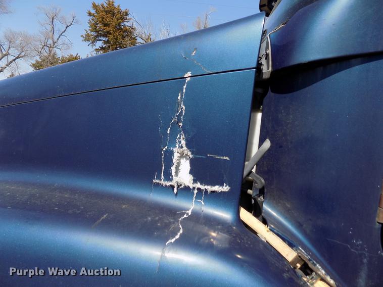 image for item DE1137 1998 Freightliner Century Class semi truck