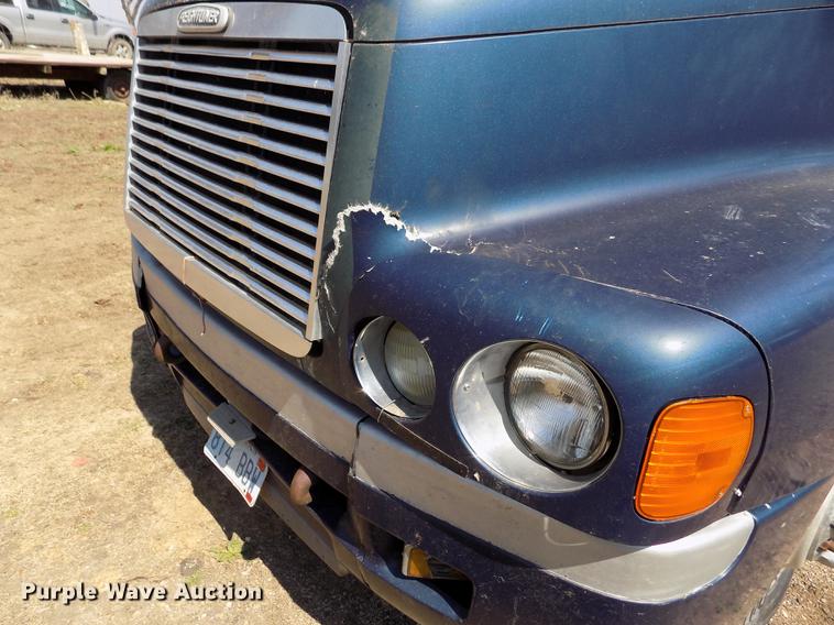 image for item DE1137 1998 Freightliner Century Class semi truck