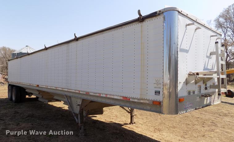 image for item DE1138 1999 Wilson DWH-400 Pace Setter double hopper bottom grain trailer