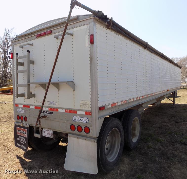 image for item DE1138 1999 Wilson DWH-400 Pace Setter double hopper bottom grain trailer