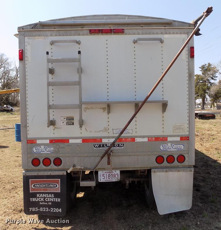 image for item DE1138 1999 Wilson DWH-400 Pace Setter double hopper bottom grain trailer