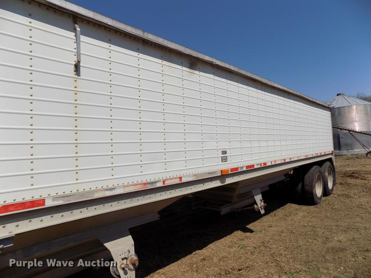 image for item DE1138 1999 Wilson DWH-400 Pace Setter double hopper bottom grain trailer