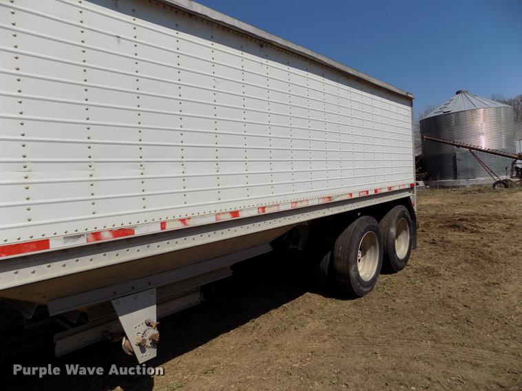 image for item DE1138 1999 Wilson DWH-400 Pace Setter double hopper bottom grain trailer