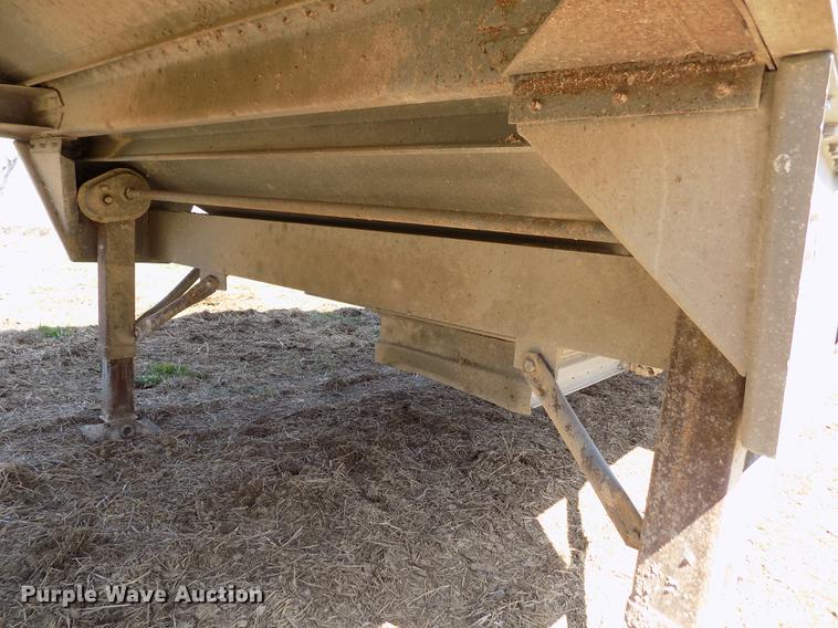 image for item DE1138 1999 Wilson DWH-400 Pace Setter double hopper bottom grain trailer