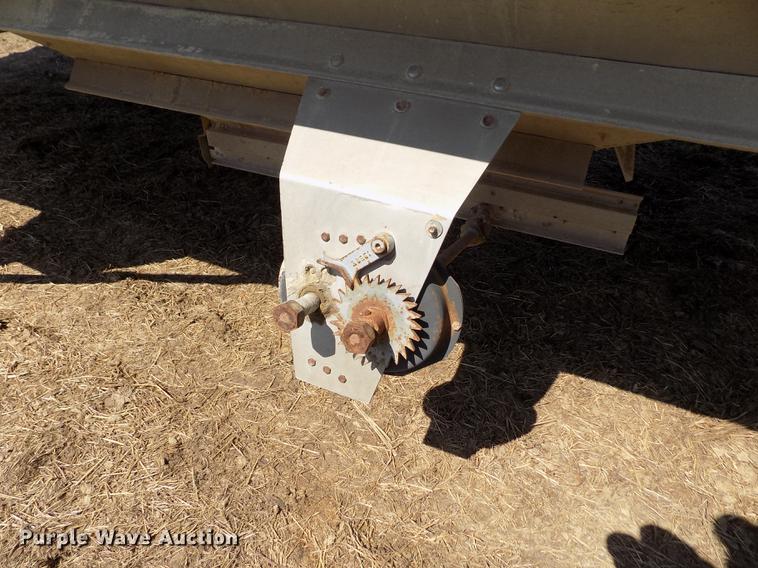 image for item DE1138 1999 Wilson DWH-400 Pace Setter double hopper bottom grain trailer