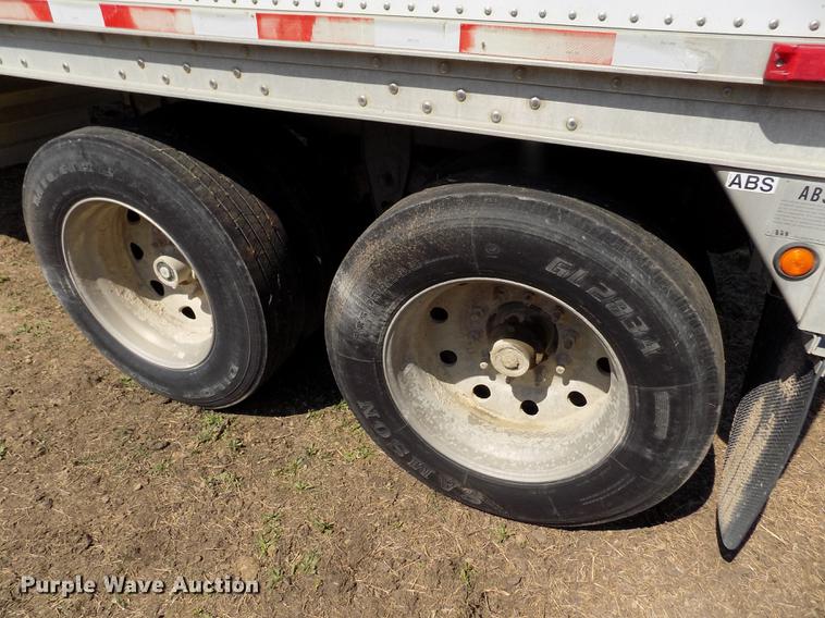 image for item DE1138 1999 Wilson DWH-400 Pace Setter double hopper bottom grain trailer