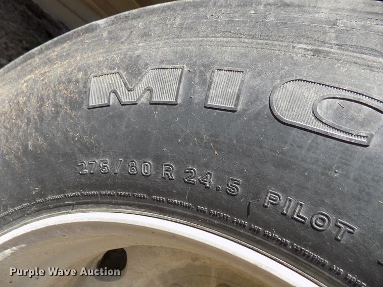 image for item DE1138 1999 Wilson DWH-400 Pace Setter double hopper bottom grain trailer