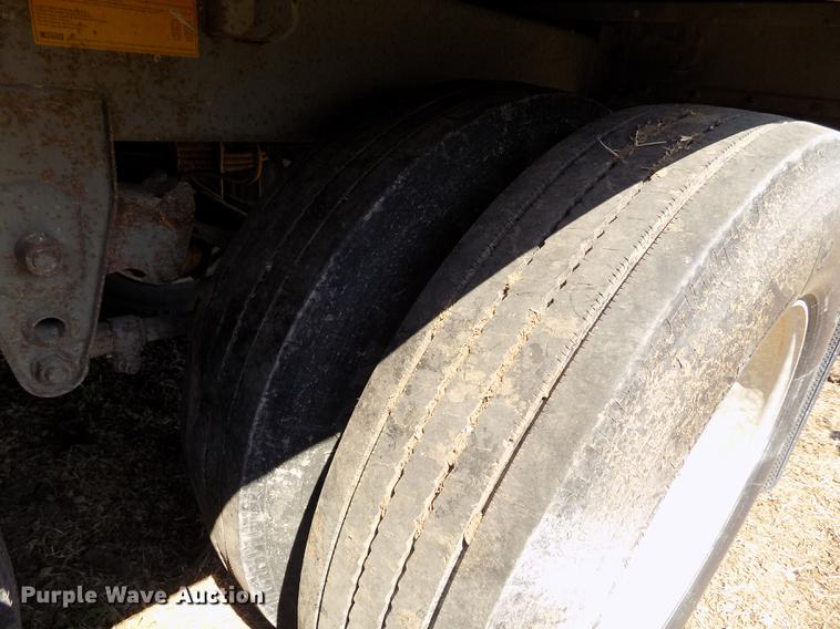 image for item DE1138 1999 Wilson DWH-400 Pace Setter double hopper bottom grain trailer