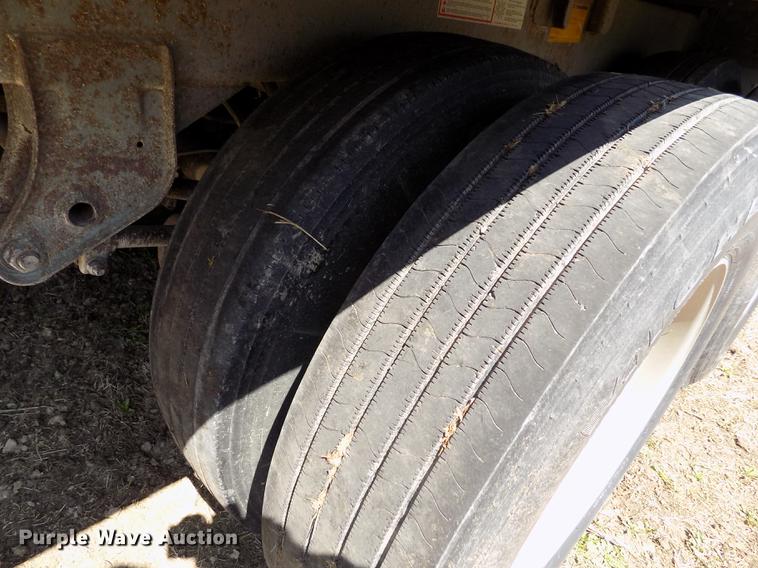 image for item DE1138 1999 Wilson DWH-400 Pace Setter double hopper bottom grain trailer