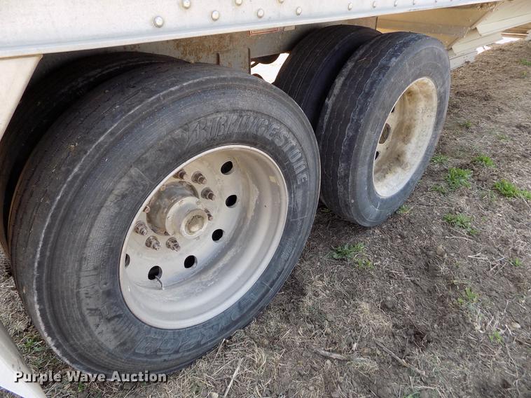 image for item DE1138 1999 Wilson DWH-400 Pace Setter double hopper bottom grain trailer