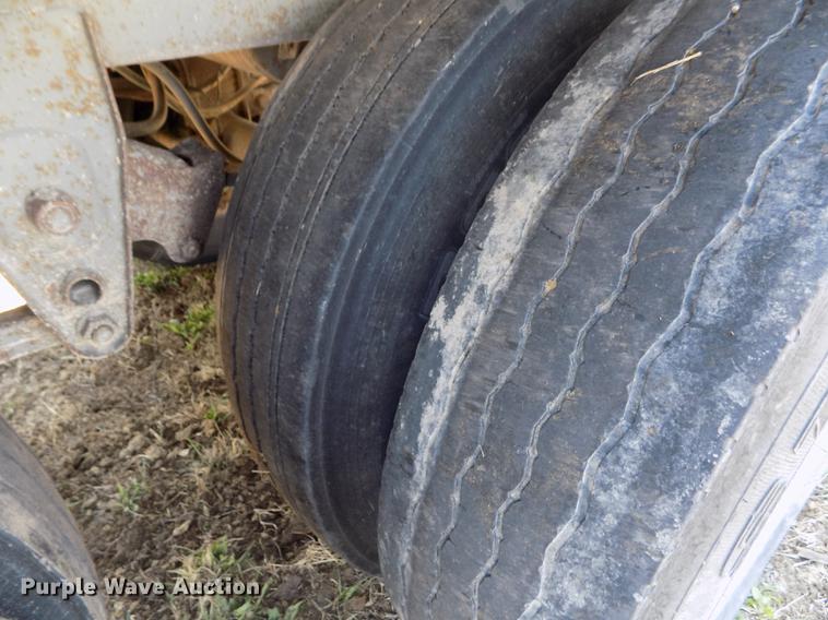 image for item DE1138 1999 Wilson DWH-400 Pace Setter double hopper bottom grain trailer