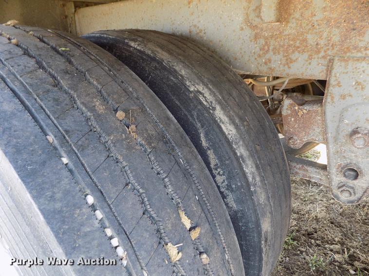 image for item DE1138 1999 Wilson DWH-400 Pace Setter double hopper bottom grain trailer