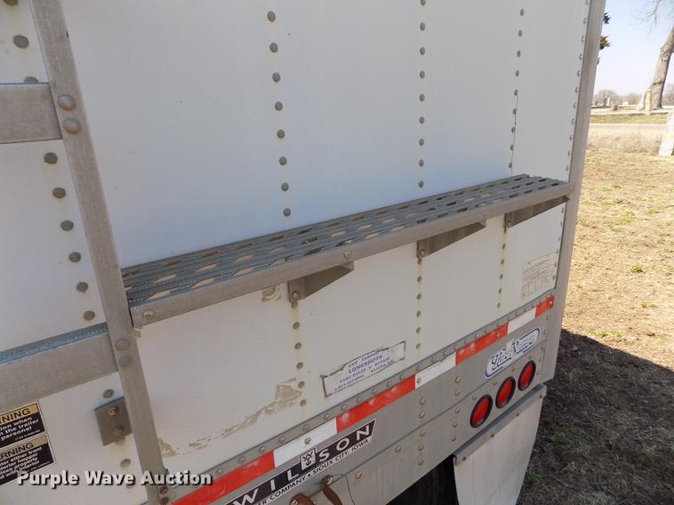 image for item DE1138 1999 Wilson DWH-400 Pace Setter double hopper bottom grain trailer