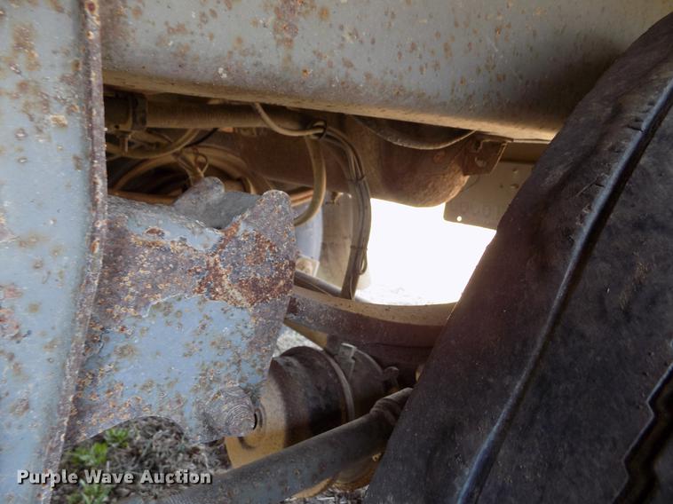 image for item DE1138 1999 Wilson DWH-400 Pace Setter double hopper bottom grain trailer