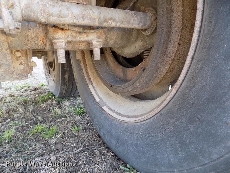 image for item DE1138 1999 Wilson DWH-400 Pace Setter double hopper bottom grain trailer