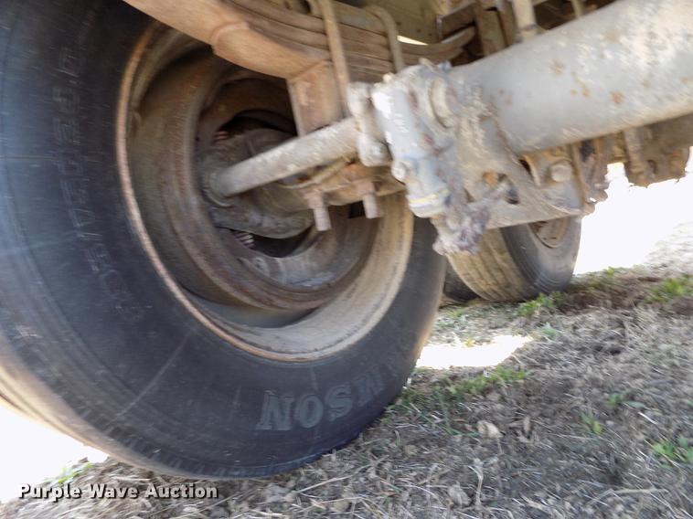 image for item DE1138 1999 Wilson DWH-400 Pace Setter double hopper bottom grain trailer