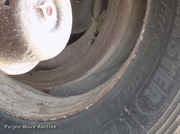 image for item DE1138 1999 Wilson DWH-400 Pace Setter double hopper bottom grain trailer